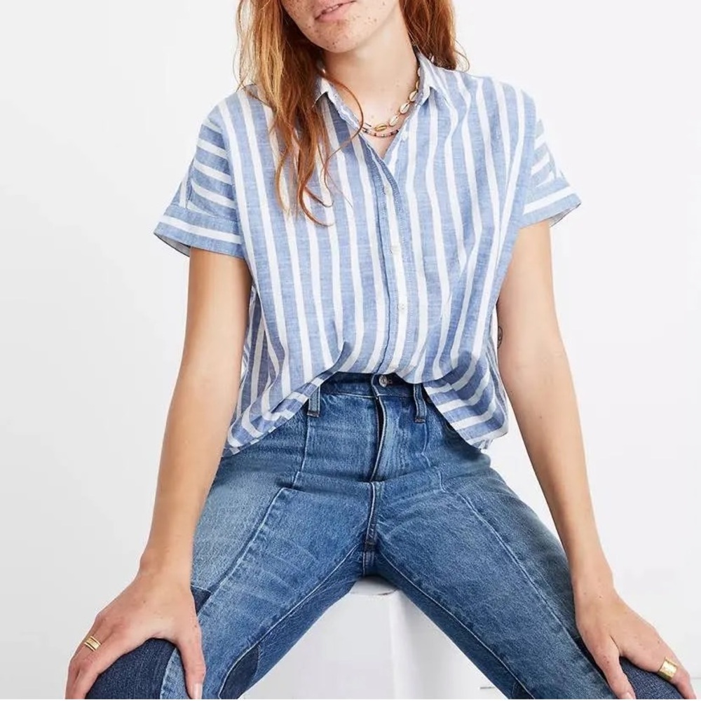 NWOT cropped button-down shirt. Gives the illusion of a cuffed sleeve